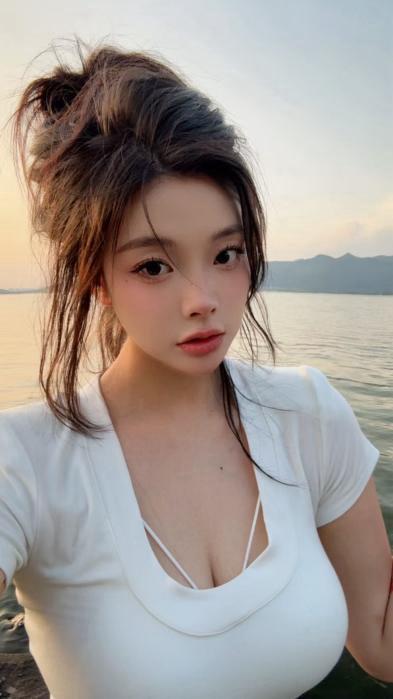沪⬆️玫瑰空降模特 红月 Gallery 3