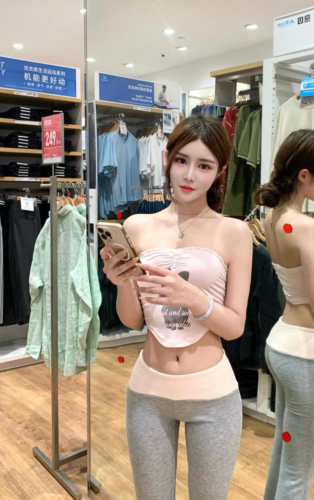 服装店美眉 琪宝 下海兼职 体验风土人情 Gallery 3