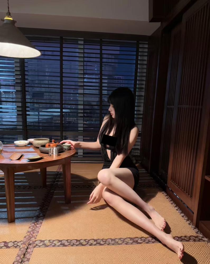 浦东妃妃童颜巨乳超瘦辣妹 Gallery 6