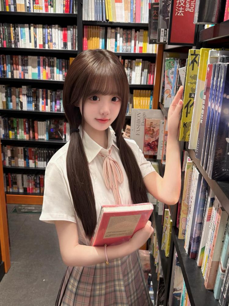 静安18岁鱼丸 白小纯萝莉 Gallery 1