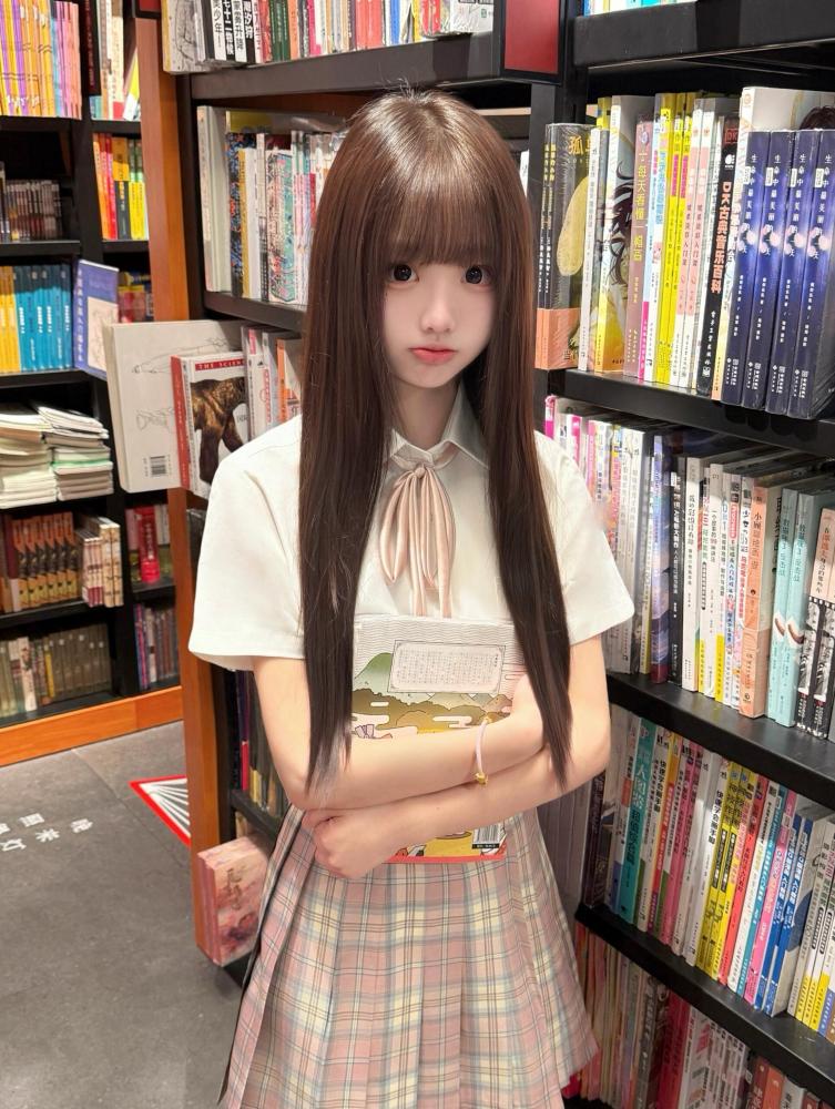 静安18岁鱼丸 白小纯萝莉 Gallery 4